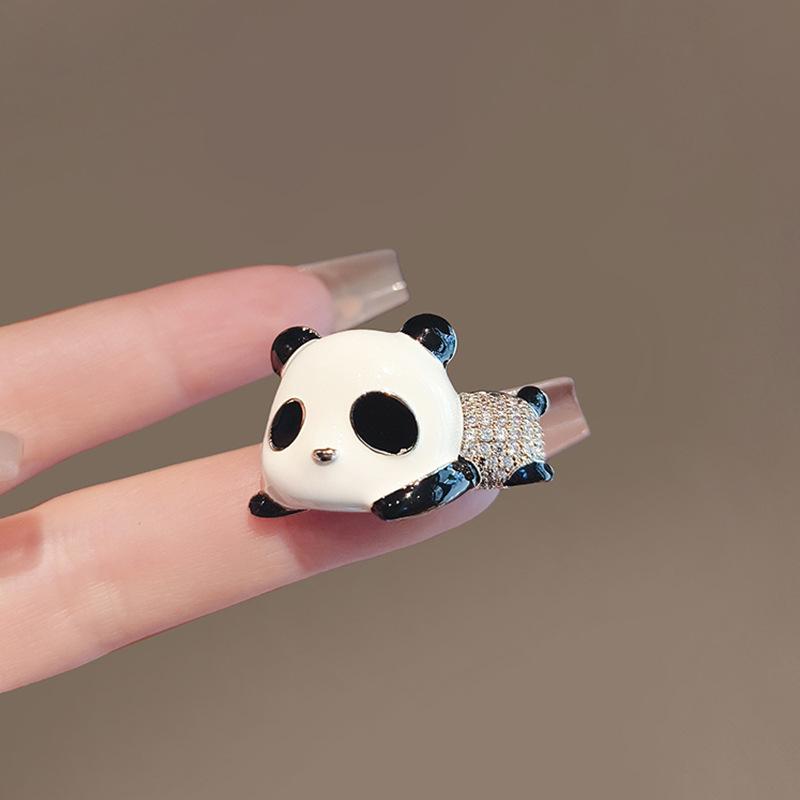 National Treasure Cute and Adorable Giant Panda Brooch Elegant Diamond-encrusted Pin Collar Pin Anti-glare Brooch