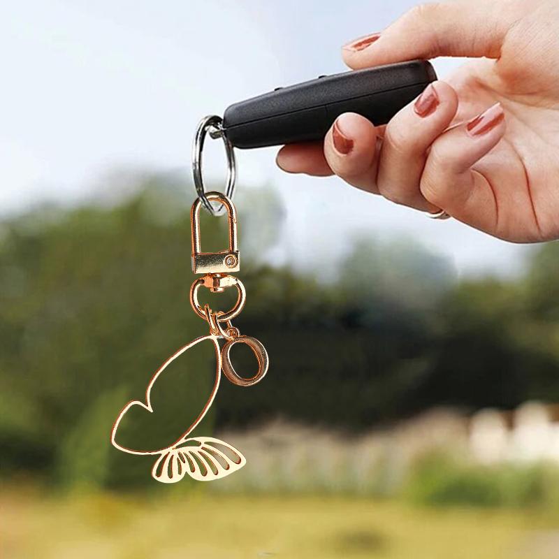 1PC Alphabet Luxury A-Z Fashionable Keychain Vintage Alloy Artistic Gold Hollow Butterfly Elegant