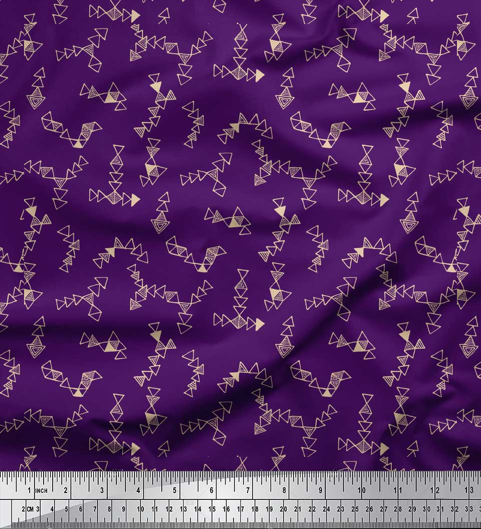 

Тканина Soimoi Black, Японія, креп-атлас, трикутник, тканина з геометричним принтом, 1 метр 42 дюйма 42 Inch Wide - Poly Crepe фіолетовий
