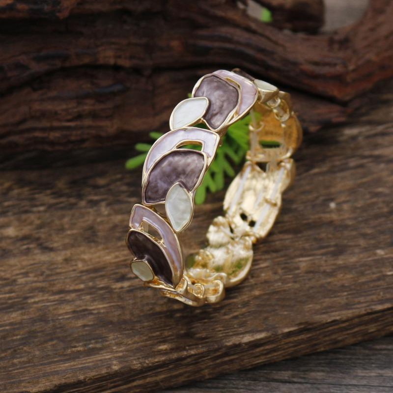 

Новый браслет из эмалированного металла с эластичной вставкой и нерегулярными листьями, женский креативный дизайн, браслет с листьями на резинке