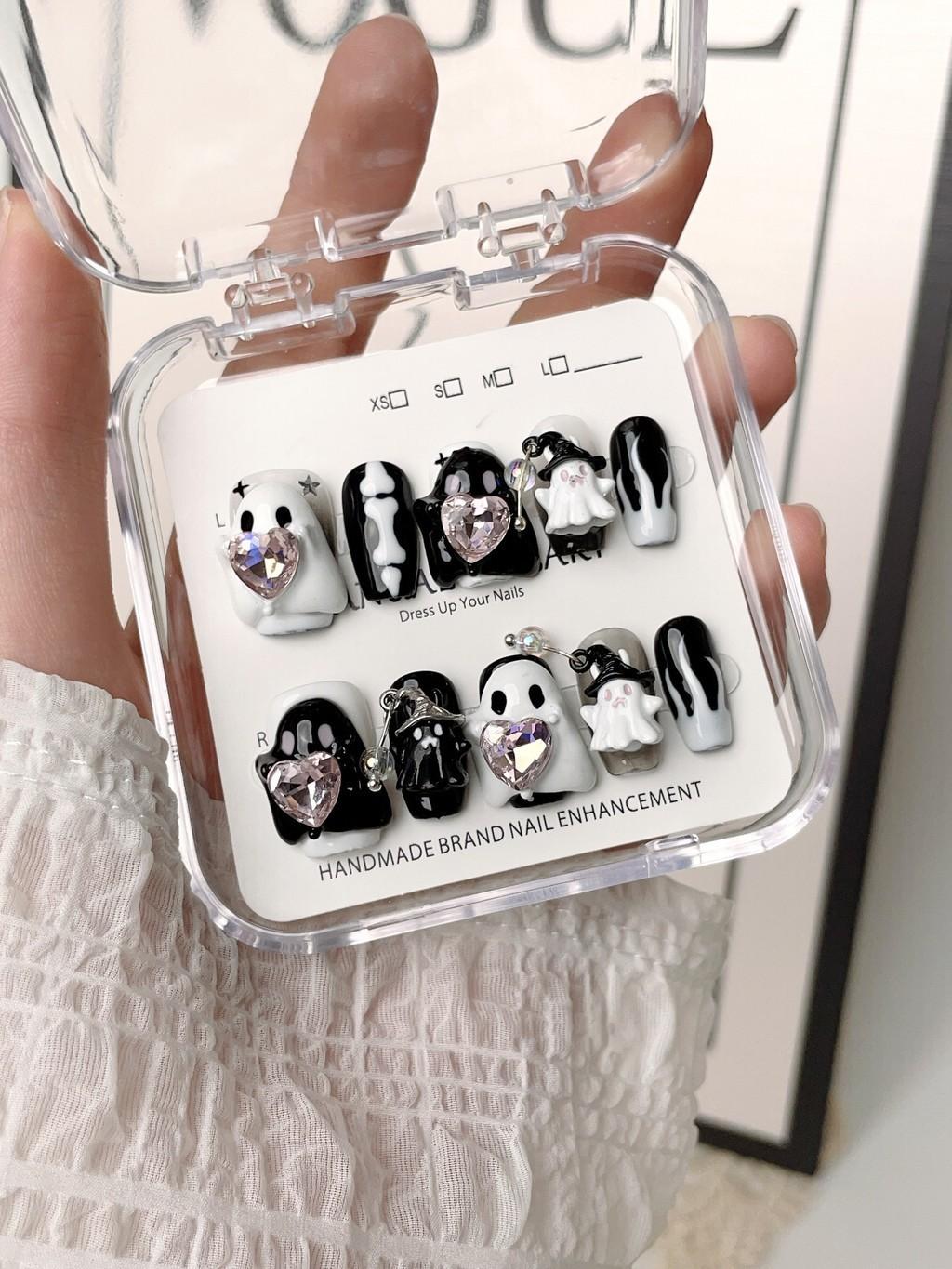 

Wearing Handmade Original Nail Patch Short Style Halloween Ghost Face Cute Funny XS