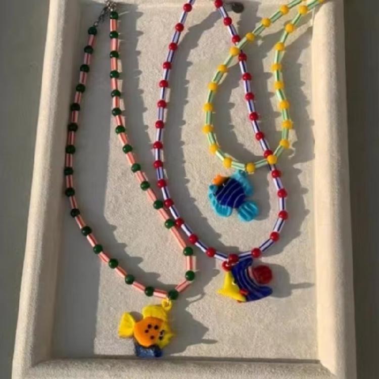 Exquisite Beaded Necklace with Glass Fish Pendant Handmade Clavicle Chain Unisex Choker Versatile Accessory for Women