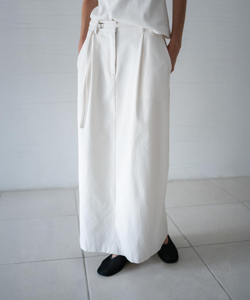 Beullaengkeulumumeon Belted Mua Skirt_Ivory