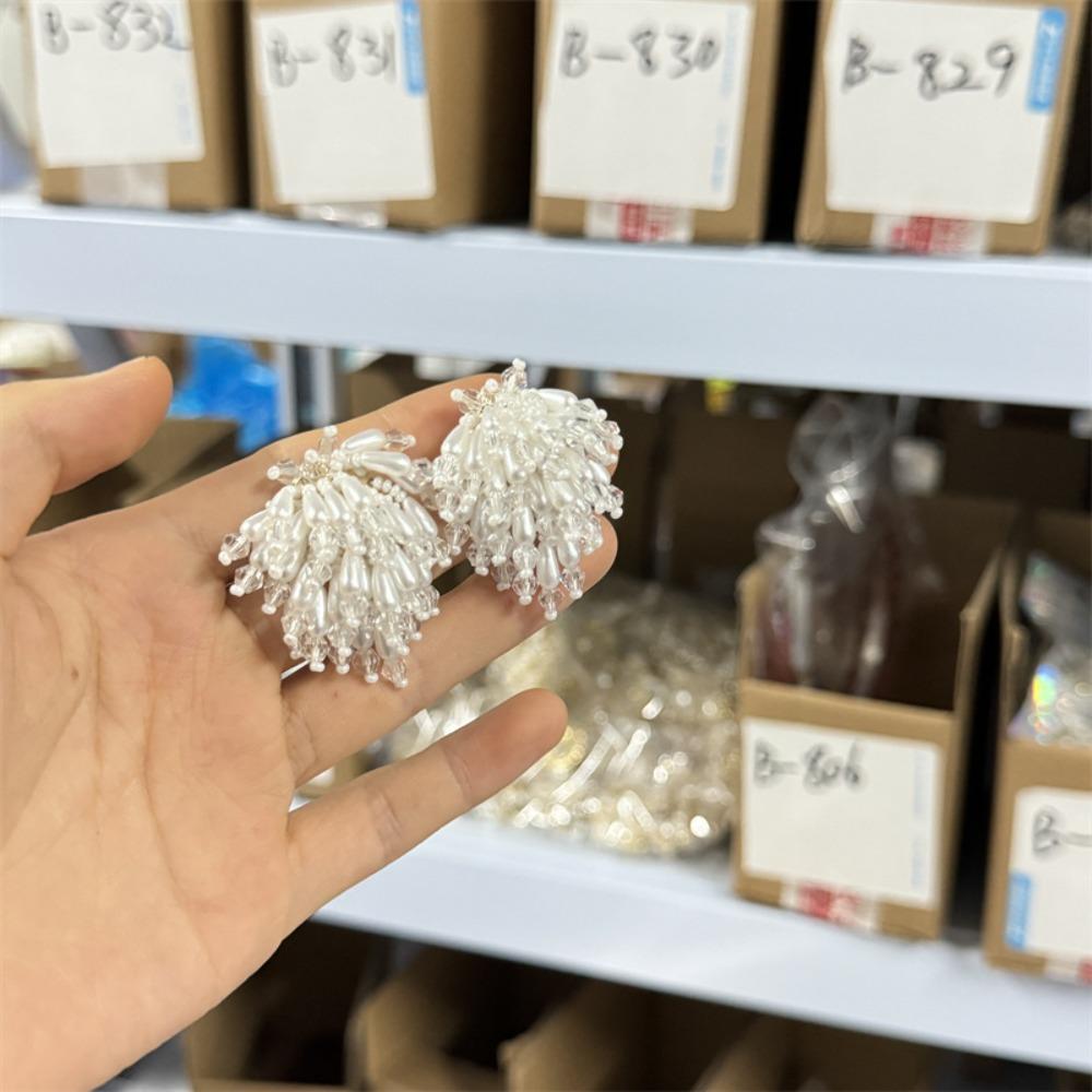 Luxury Fashion Water Drop Pearl Beaded Flower Stud Earrings for Women Retro Charm Wedding Bride Korea Earring Jewelry Gift