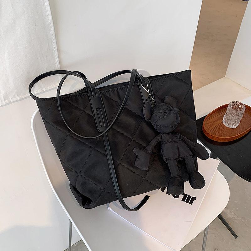 

New fashionable solid color bag women s large-capacity autumn and winter leisure shoulder bag diamond class commuter tote women s bag Without pendant чёрный