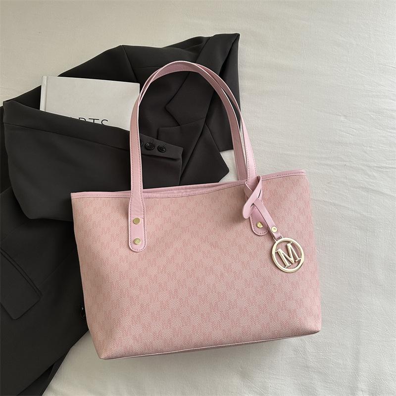 

Сумка большой вместимости женская 2025 новая весна и лето универсальный нишевый дизайн класс плечевая сумка для поездок на работу портативная сумка-тоут розовый