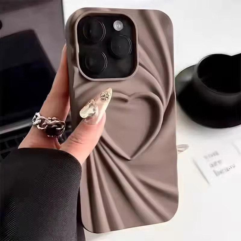 Pouzdro na telefon Fashion Fold Wrinkle 3D Love Heart pro iPhone 13 14 15 Pro Max 16 Plus 11 12 ProMax Soft Matte Silicon Full Cover