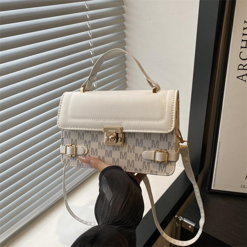 

New fashionable retro messenger bag, commuter to work, shoulder bag, plaid letter diagonal span, small square bag. білий