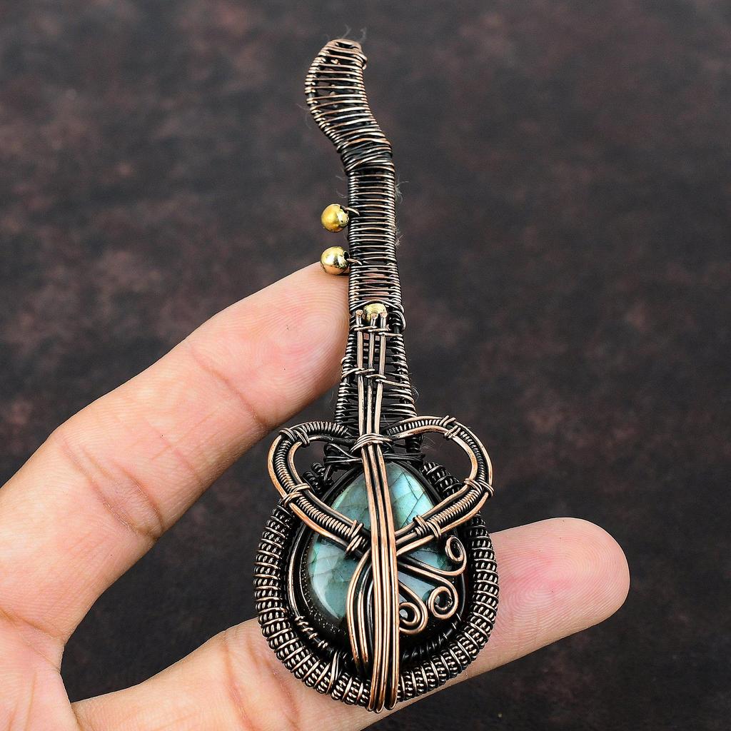 Colgante de labradorita envuelto en alambre de cobre, joyería de labradorita para mujer, elegante colgante de piedra preciosa, joyería hecha a mano, colgante de guitarra, regalo para niña