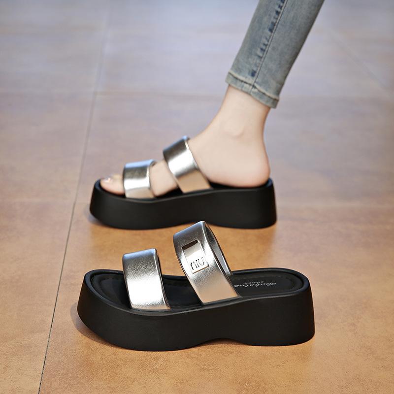 Beautiful with skirts, thick-soled height-enhancing cool slippers, women's summer outer wear advanced sense 2025 new going out wedge slippers