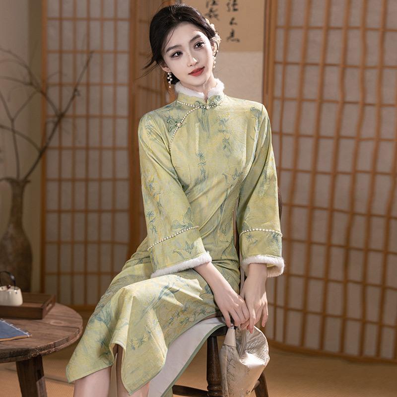 Green Inverted Large-sleeved Winter Clothing, Velvet and Thickened National Style Chinese Long-sleeved Improved Cheongsam, New Women's Retro Winter