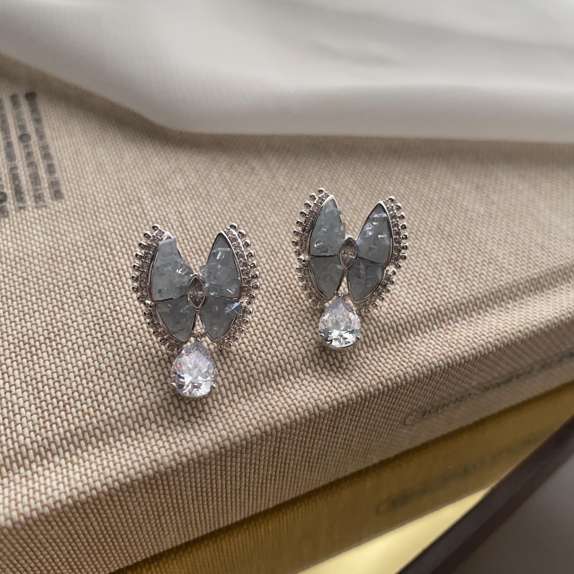 

Smart Butterfly Shape Fashionable Zircon Double Love Earrings Design Sense Sweet Earrings Super Flash Fashion Versatile