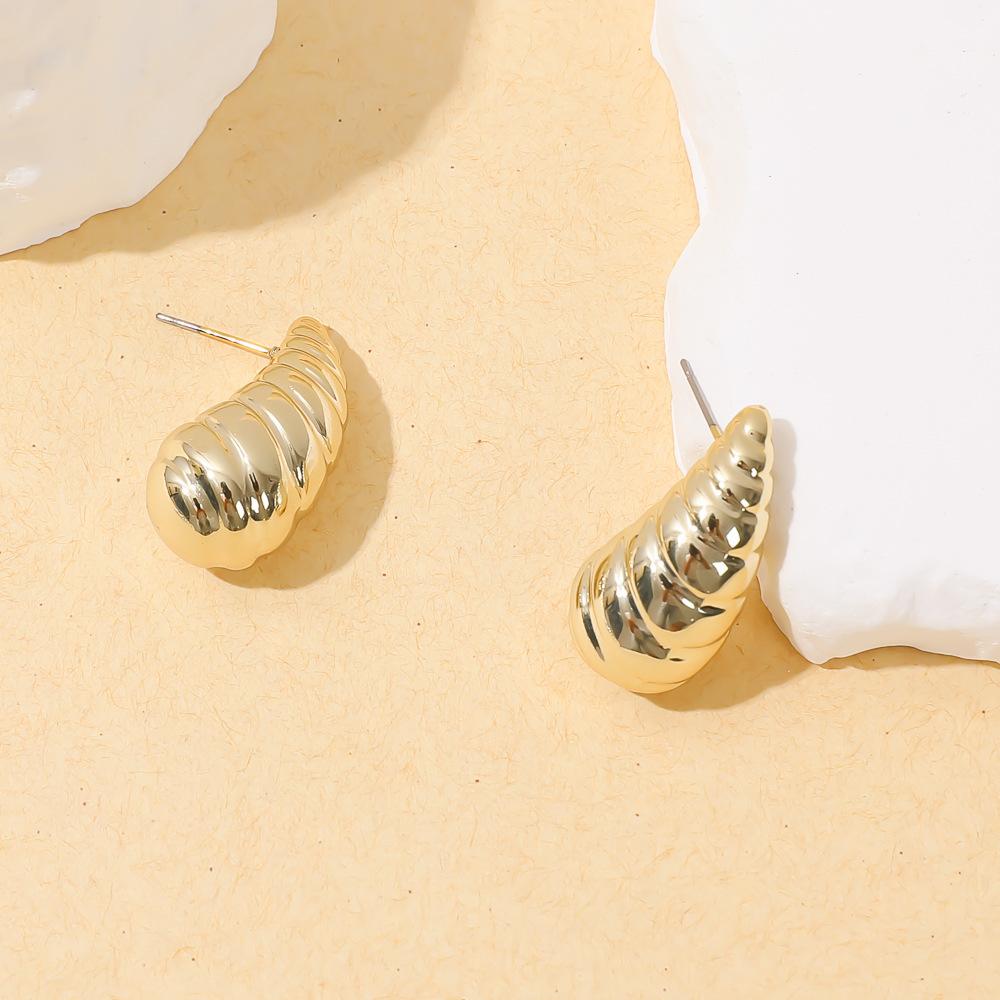 European and American Jewelry New High-end Gold Fashion Personality Exaggerated Stud Earrings Creative Circle Earrings Set