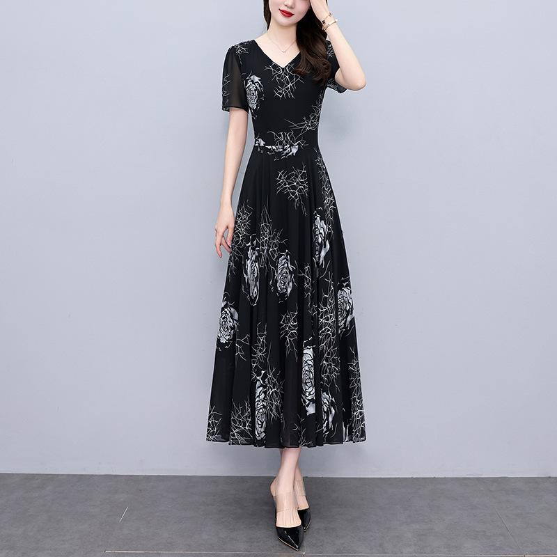 Spring/Summer 2024 V-Neck Floral Black Midi Dress - Plus Size Women's High-End Collection