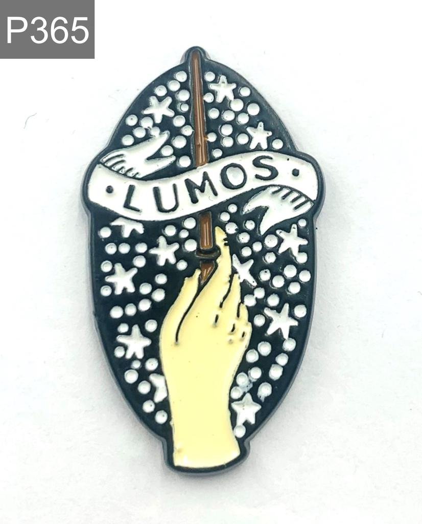 Neue Emaille Pin Lumos Zauberei Magie Harry Zauberstab Metall Stecker Geschenk Geburtstag 1 Stück