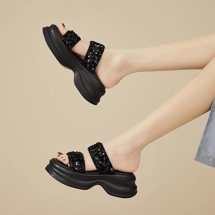 Cool slippers women's summer outer wear 2025 new one-word drag muffin thick-soled heightening sequins fashionable outer wear sandals