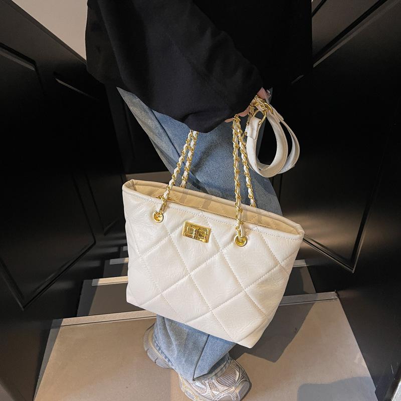 Xiaoxiangfeng Rhombus Chain Simple Shoulder Bag 2025 Spring and Summer New Bucket Bag Large Capacity Versatile Messenger Bag