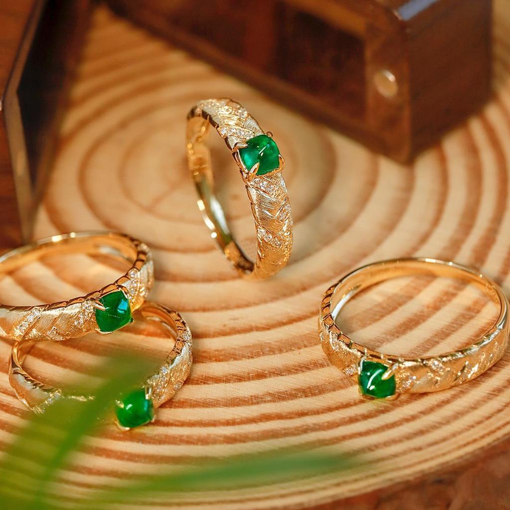 Red Elk Women's Vintage Brushed Emerald Ring in Solid s925 Sterling Silver - Niche High-End Luxury Jewelry.