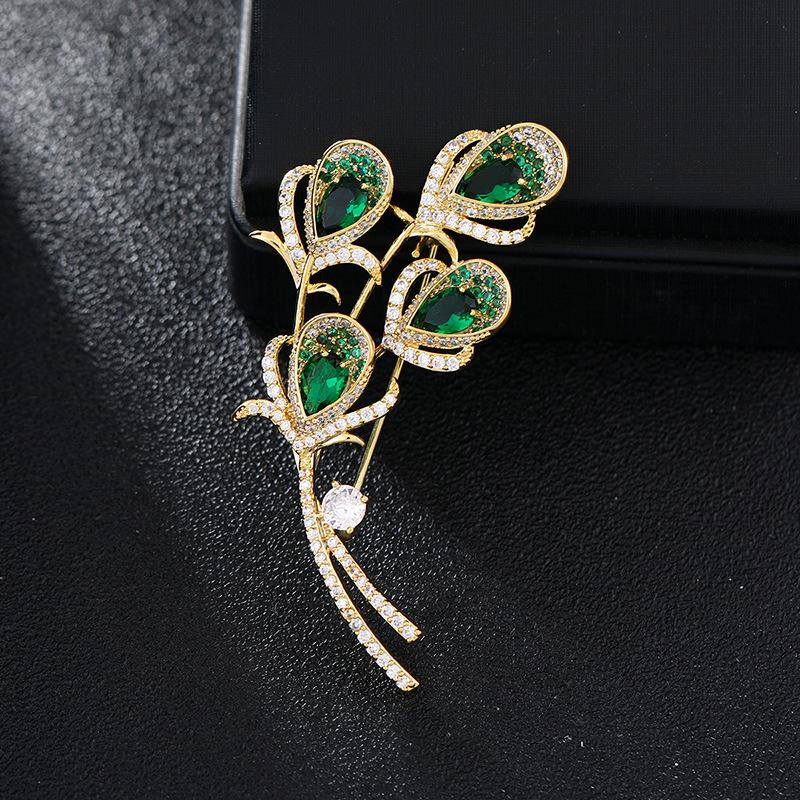 

New trendy design sense, high-end Fengling retro brooch temperament elegant leaf corsage crystal pin with jewelry women