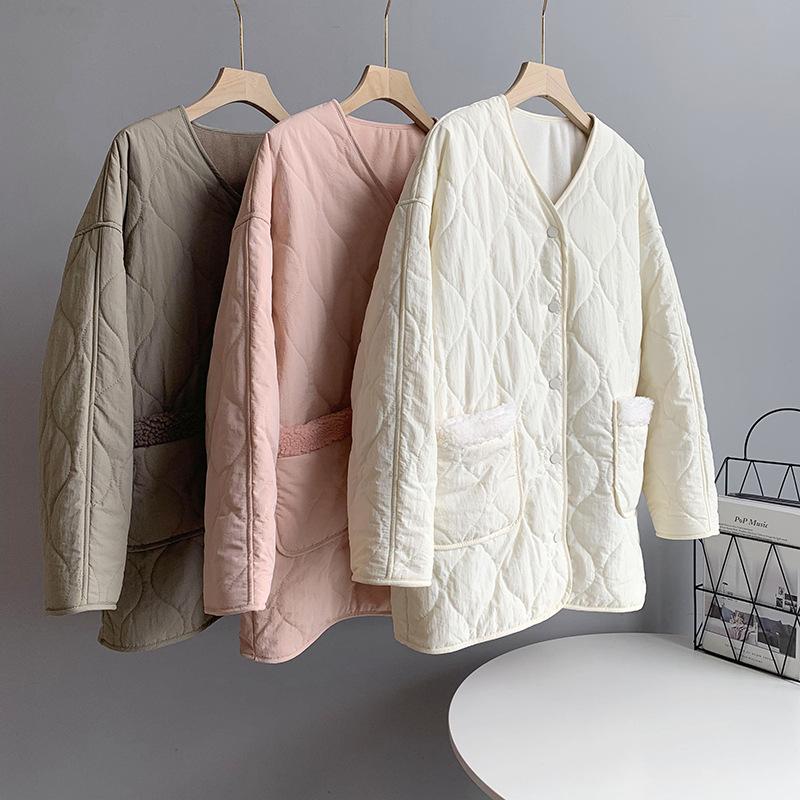 Осень-зима женское однотонное пальто в клетку с v-образным вырезом и длинным рукавом — фото 8