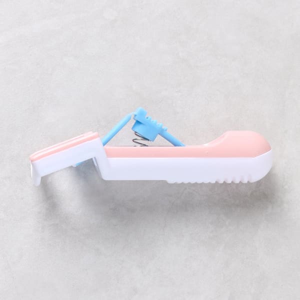 No-Nonsense Eyelash Curler