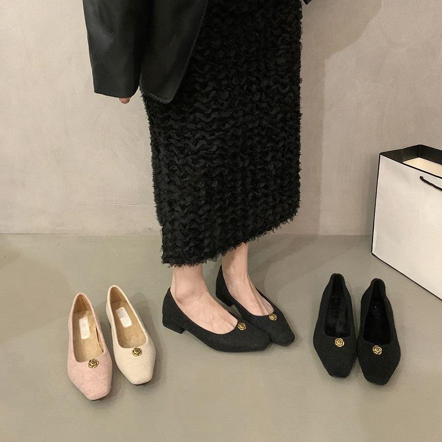 Xiaoxiangfeng low-heeled square-headed black single shoes women's 2025 new autumn and winter retro gentle plush commuter fluffy shoes