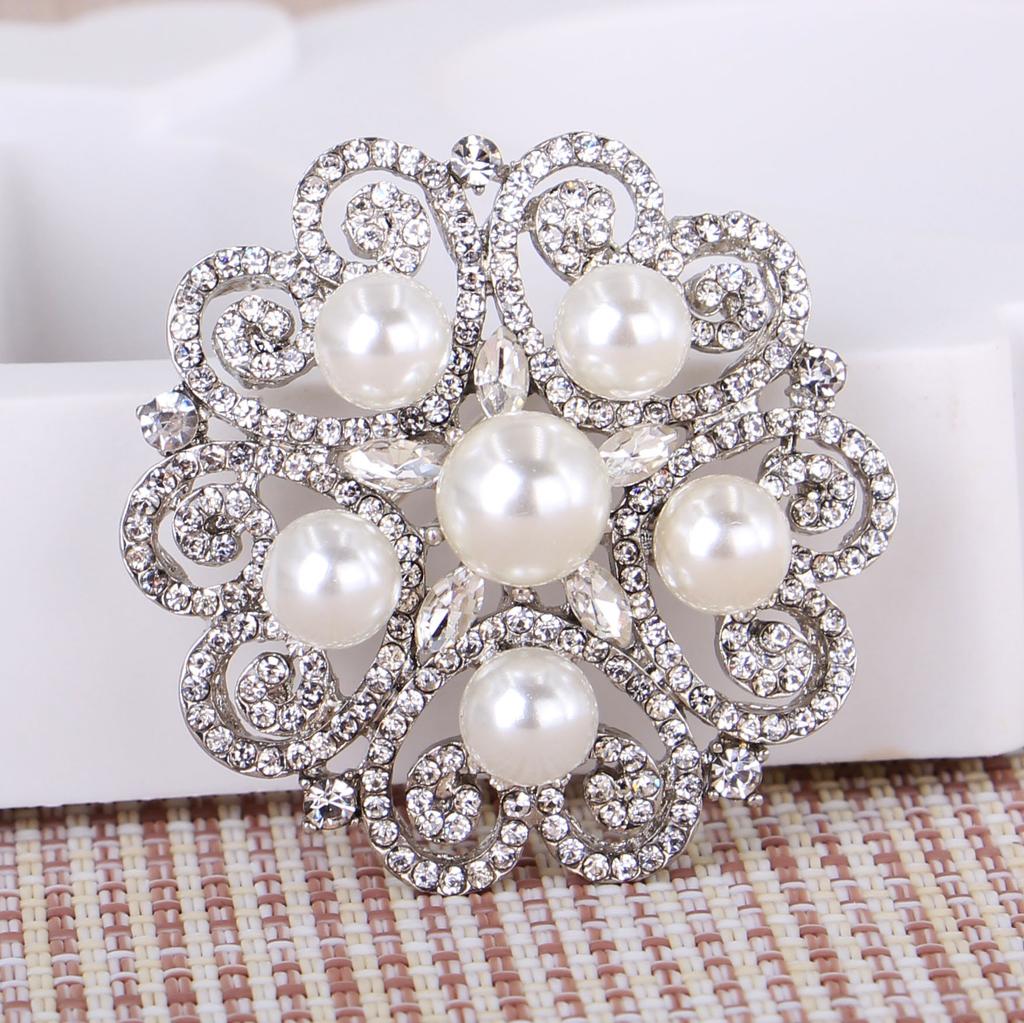 DIEZI Luxury Elegant Pearl Crystal Brooches For Women Wedding Bridal Sweet Cute Flower Rhinestone Brooch Bouquet Accessories