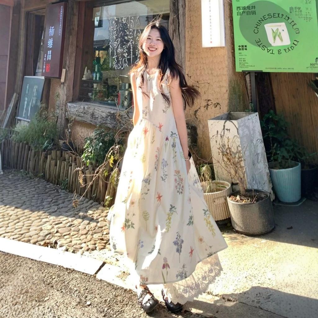 Yunnan Travel Wear Women's Sleeveless Vest Floral Dress Beautiful and Unique Vacation Style Loose Temperament Long Dress