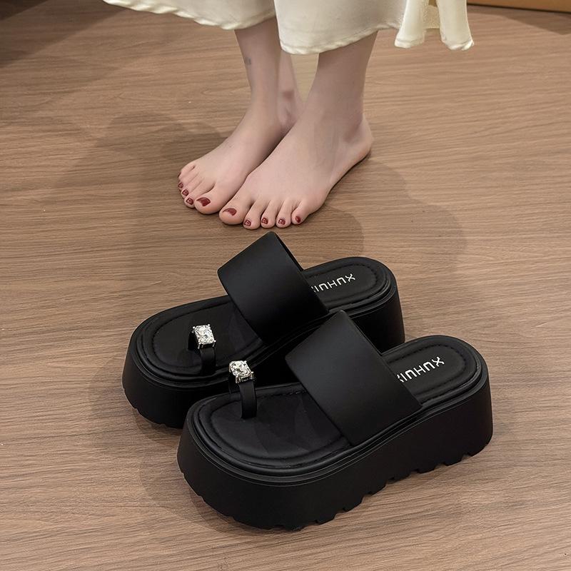 Premium silver rhinestone toe slippers women's summer wear 2025 new small height-increasing platform beach shoes