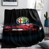 1PC Manta de Franela con Estampado Alpha Romeo, Alta Calidad para Todas las Estaciones, Decoración del Hogar, Calidez y Comodidad, Perfecta para Regalos de Navidad