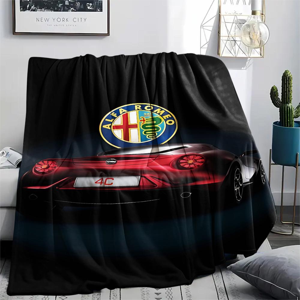 1PC Manta de Franela con Estampado Alpha Romeo, Alta Calidad para Todas las Estaciones, Decoración del Hogar, Calidez y Comodidad, Perfecta para Regalos de Navidad