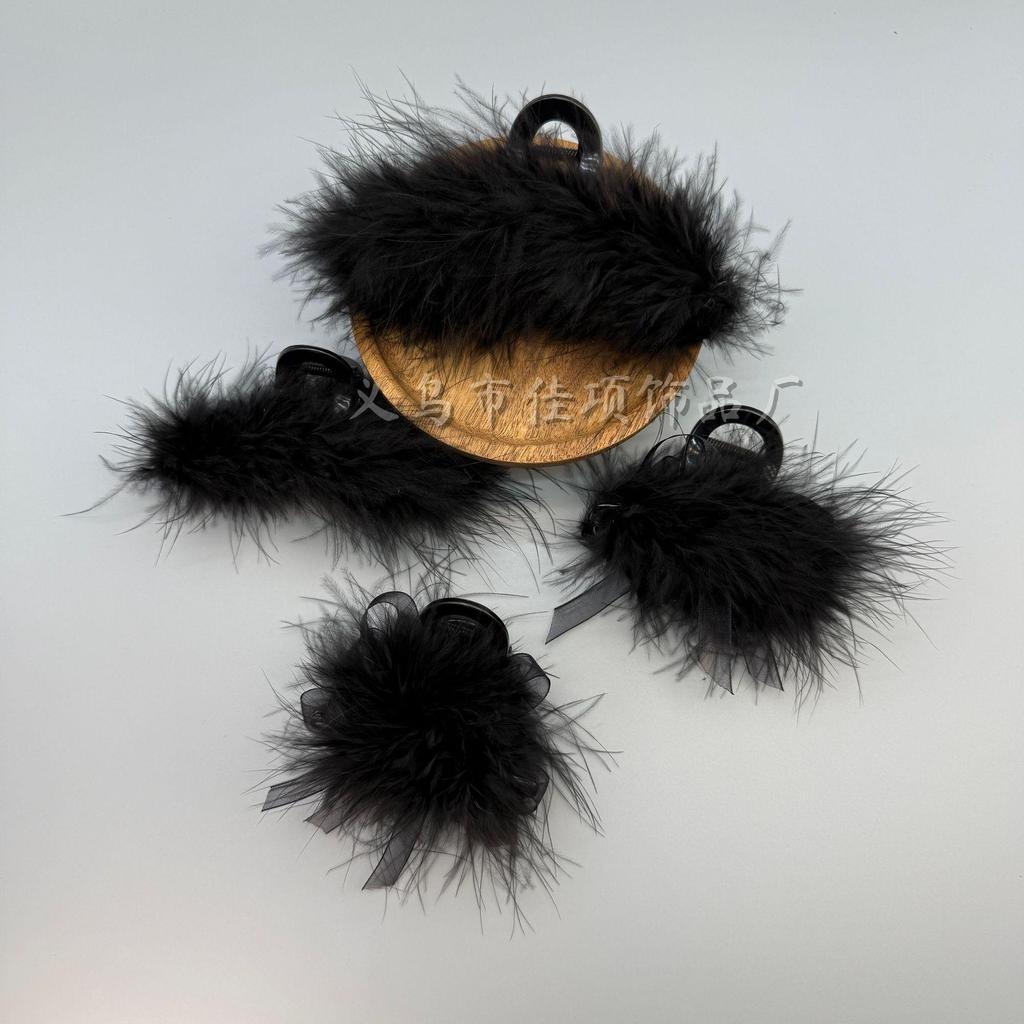 High-End Ostrich Feather Mesh Claw Clip for Women's Ponytail or Bun – No Shedding Hair Accessory.