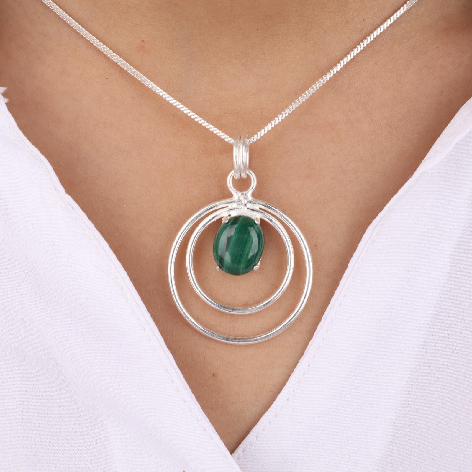 

Натуральный малахитовый драгоценный камень Ювелирное изделие из стерлингового серебра 925 ручной работы Подвеска 1,65 PP-61-27