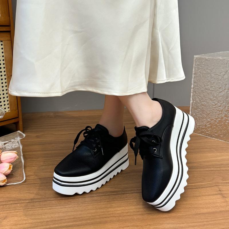 Mode 2025 Heißer Verkauf Damen Schuhe Schnürschuhe Damen Vulkanisierte Schuhe Mode Runde Zehe Lässig Neu Übergröße Bestseller Plateau-Sneakers