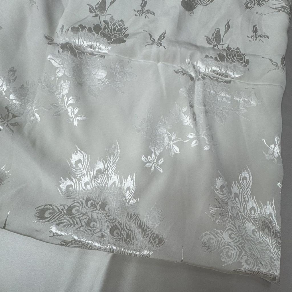 This White Heavy-weight Peacock and Peony Jacquard Fabric Can Be Used for Wedding Dresses Formal Gowns Designer Clothing Fabrics