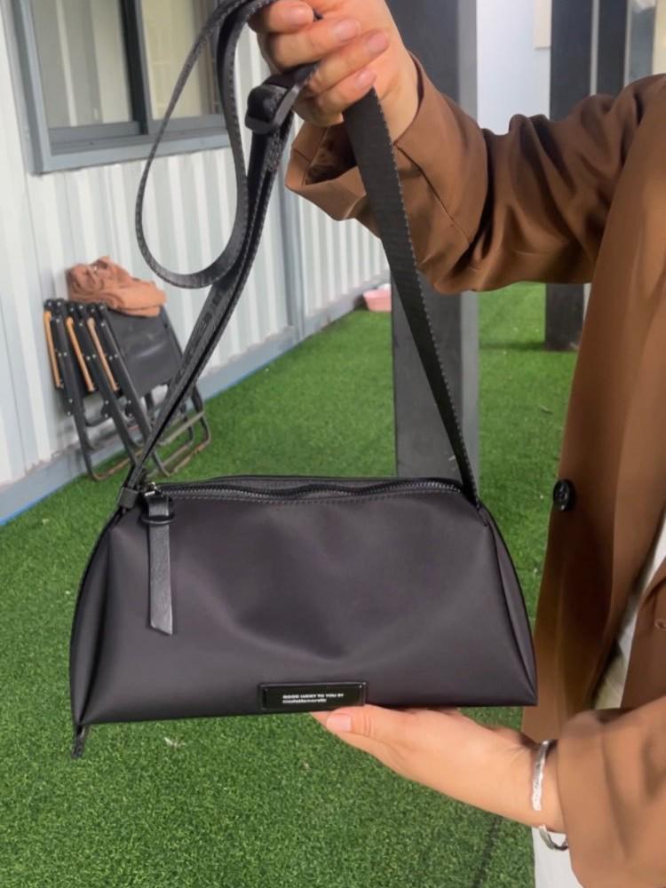 2025 Women's Lightweight Crossbody Bag: High-End Oxford Cloth, Fashionable Outdoor Sports Shoulder Bag, Solid Color, Perfect for Moms
