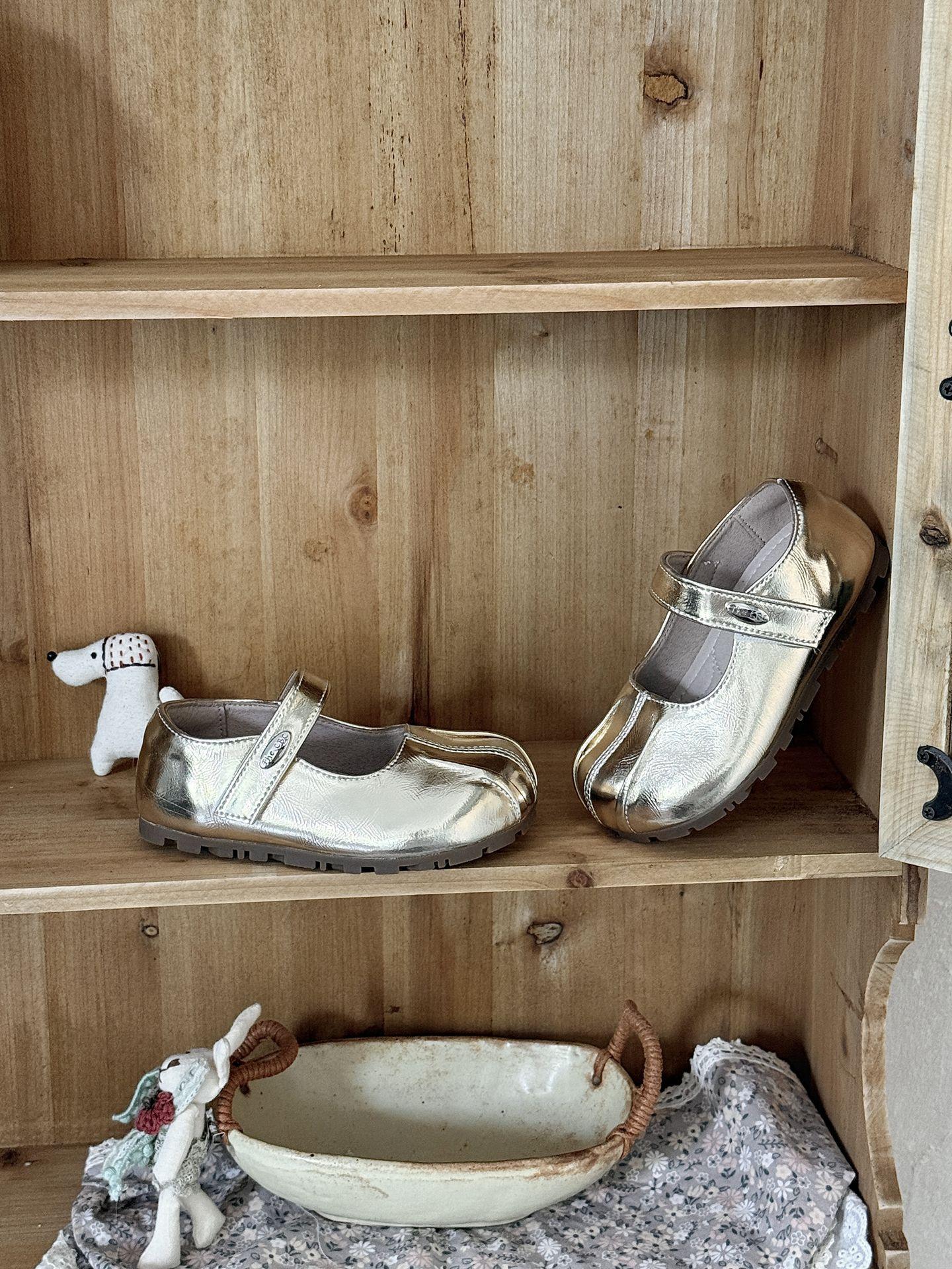 

XSHX Miao Feng pleated wide spread toe cap girls Mary Jane princess shoes autumn new rubber sole Velcro retro classmate 25