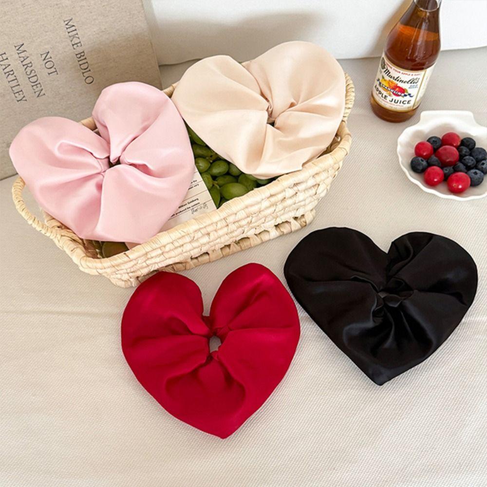 

Love Large Satin Hair Scrunchies Heart Shape Exaggerated Hair Ring Heart Hair Rope Ladies чорний