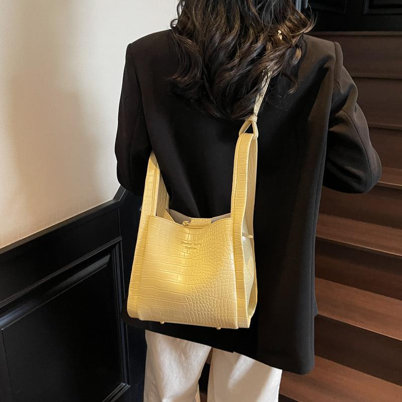 Retro Vegetable Basket Hand Bag Women's New Texture Portable Bucket Bag Simple Shoulder Messenger Bag