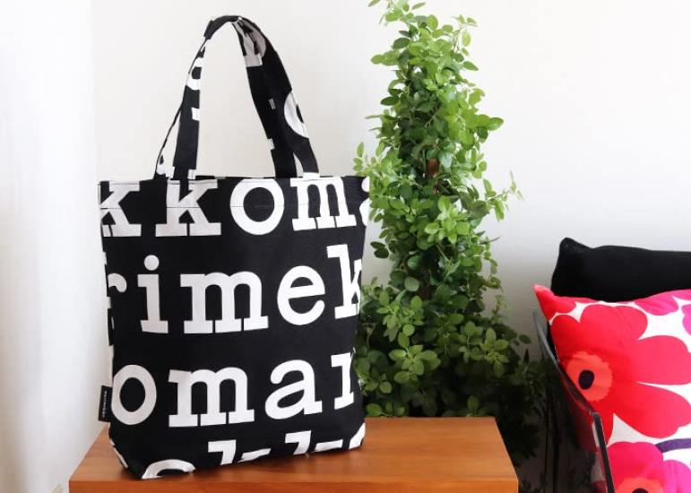 Marimekko Logo Notko Tragetasche, Schwarz x Off-White (99)