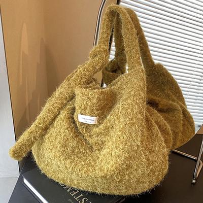 New Shoulder Bag Niche Retro Plush Messenger Bag Autumn Large Capacity Commuting Casual Fashion Tote Bag Women