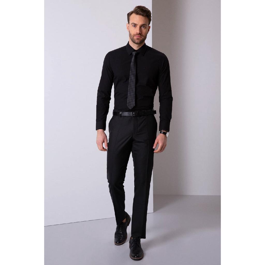 Biała koszula basic o dopasowanym kroju