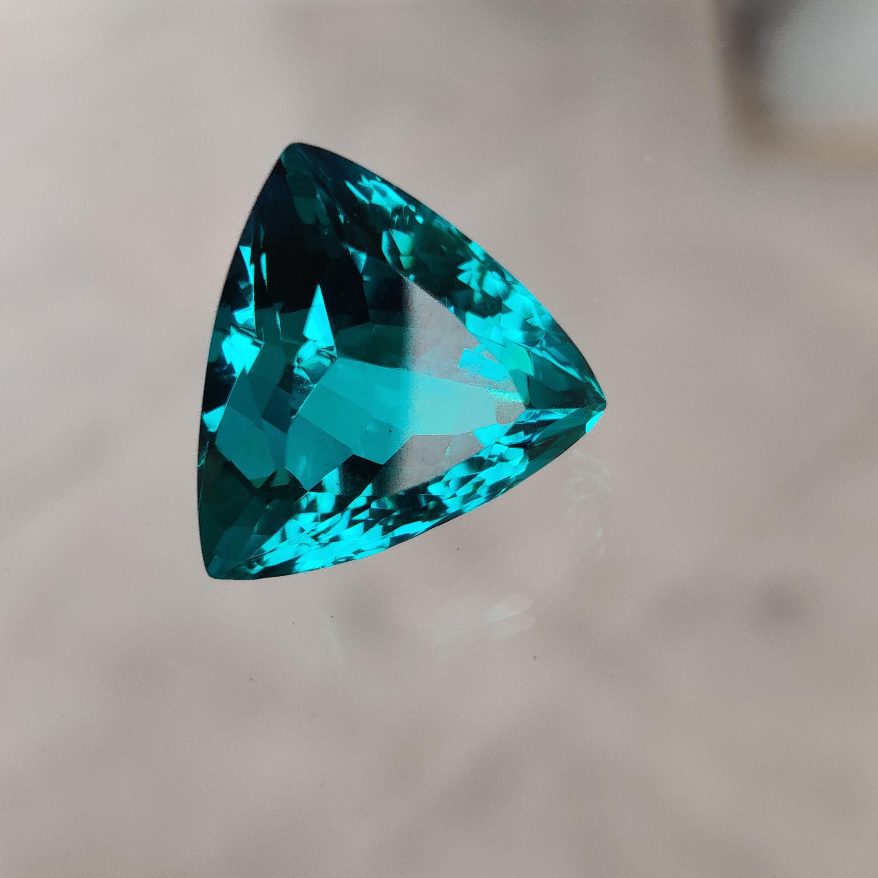 

Размер 20 карат, огранка триллион, натуральный стеклянный камень, отдельный камень, размер 18 мм, камень триллион. 20 Carat, 18 MM