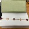 Vierblättriges Klee- und Fünfblüten-Armband mit rotem Achaten - Ein Geschenk für deine Freundin