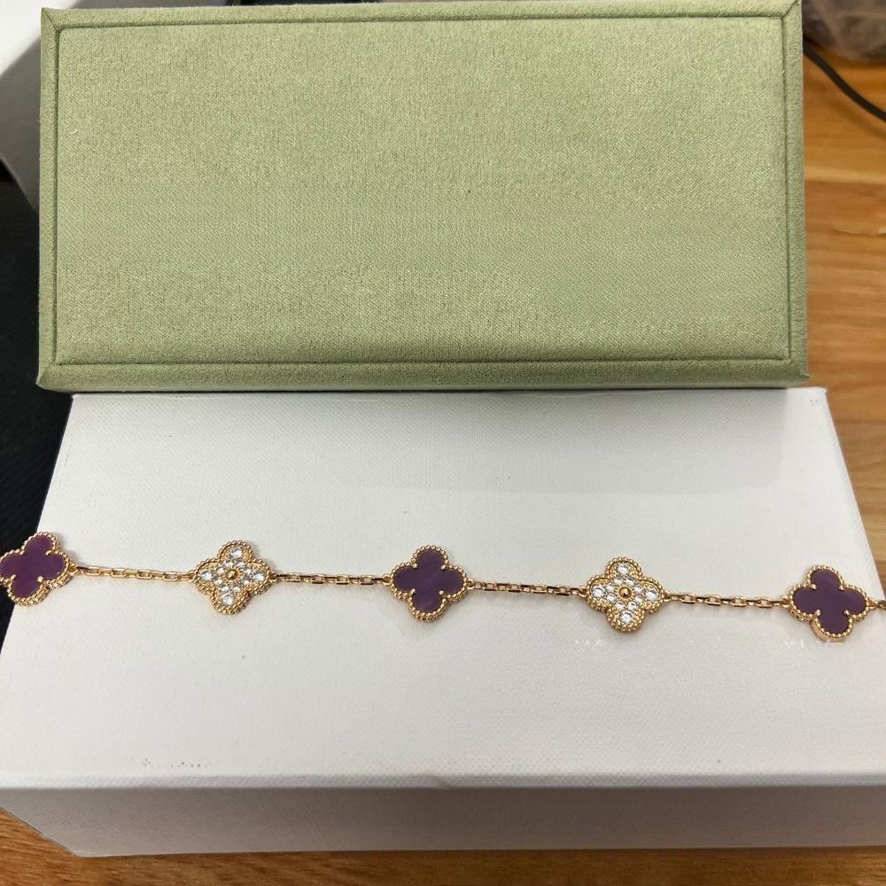 Vierblättriges Klee- und Fünfblüten-Armband mit rotem Achaten - Ein Geschenk für deine Freundin