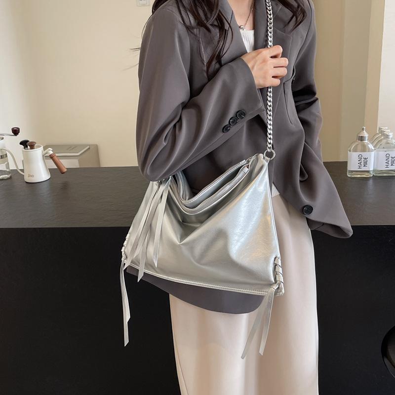 Casual Large-capacity Bag Women's New Fashion Versatile Chain Messenger Bag Commuter Shoulder Tote Bag