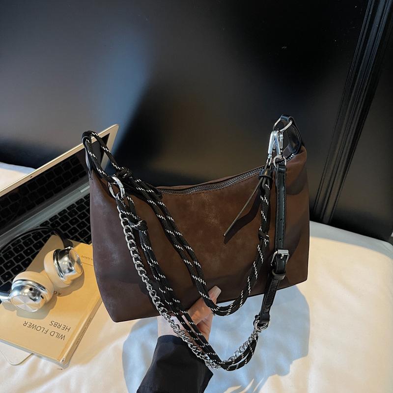 Niche Design Hand-carried Dumpling Bag Women 2025 New High-end Casual Matte Messenger Bag Retro Commuter Bag