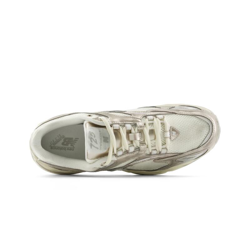 New Balance 725 Series Lifestyle Sneakers