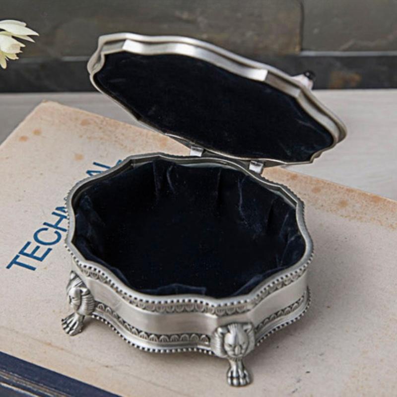 Vintage Alloy Jewelry Box Jewelry Trinket Box Rings Necklace Gift Boxes Jewelry Storage Container Case Engraved Jewelry Box