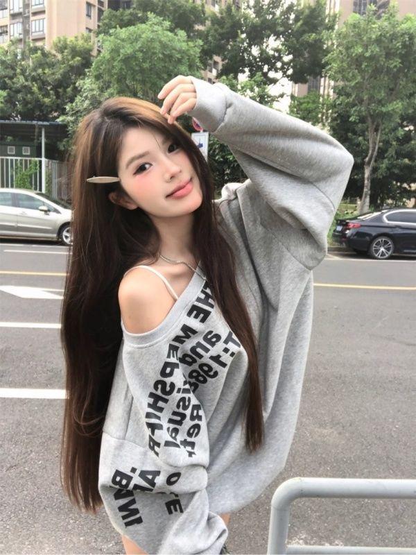 Off-the-shoulder Retro Printed Letter Long-sleeved Sweater Women's Autumn New Niche Slanted Shoulder Irregular Loose and Thin Top